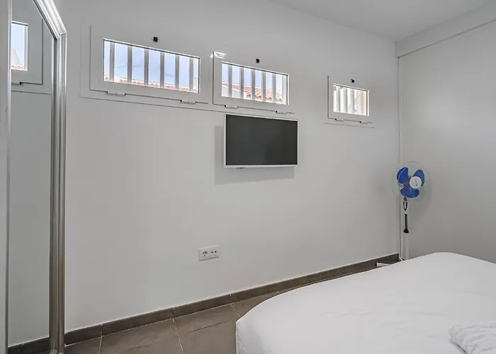 Aircon River Style Pool In 200m Mareverde