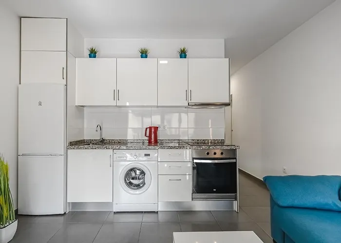 Aircon River Style Pool In 200m Mareverde